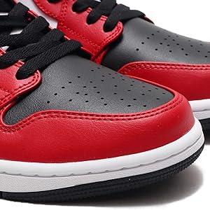 Nike Air Jordan 1 mid シカゴ　ブラックトゥー エア ジョーダン1 ミッド “シカゴ ブラック トゥ” リストック
